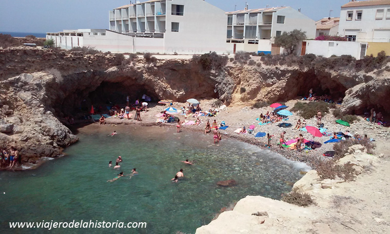 imagen de una cala en Tabarca