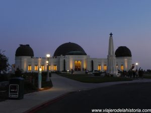 Imagen de anochecer en el observatorio Griffith, Los Angeles, California