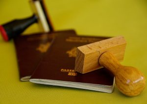 imagen de pasaporte para viajar solo