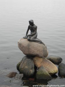 imagen de la Sirenita de Copenhague