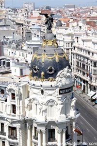 El Edificio Metrópolis desde la terraza del Círculo de Bellas Artes, Madrid, España