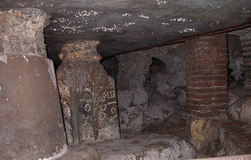 imagen de Inscripción en un pilar del Lapis Niger, Roma. 