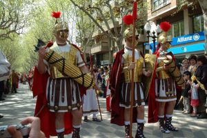 imagen de república romana: Líctores romanos portando fasces con hachas