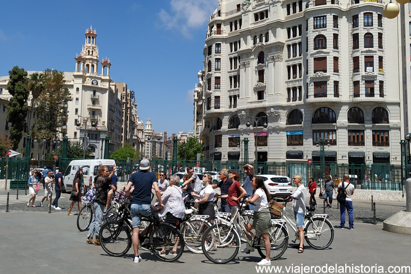 Valencia en bicicleta: estación de trenes