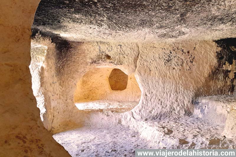 Interior de les Covetes dels Moros