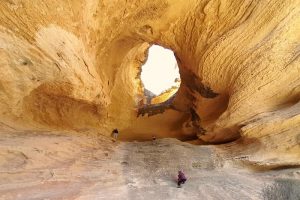 Monte Arabí de Yecla: Cueva de la Horadada