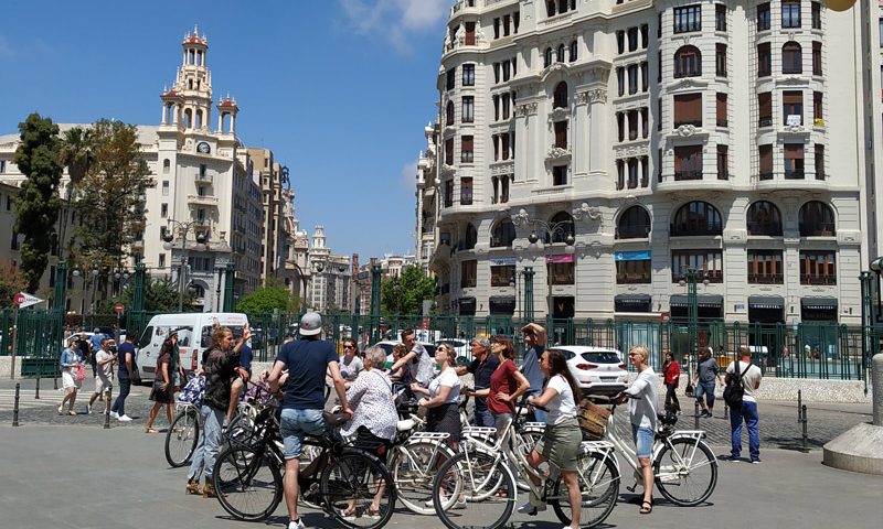 Valencia en bicicleta: estación de trenes